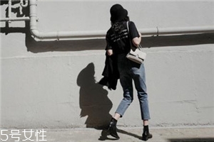 牛仔褲可以干洗嗎？仔細(xì)閱讀牛仔褲標(biāo)牌