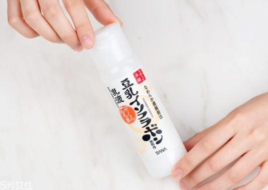 乳液可以抹頭發(fā)嗎？乳液可以防止頭發(fā)分叉