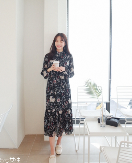 碎花連衣裙搭配什么鞋子？玩轉復古甜美
