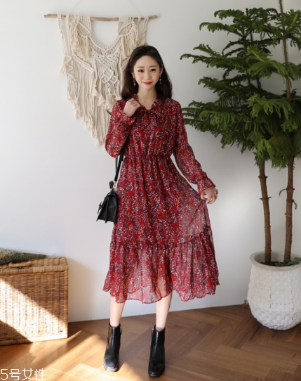 碎花連衣裙搭配什么鞋子？玩轉復古甜美