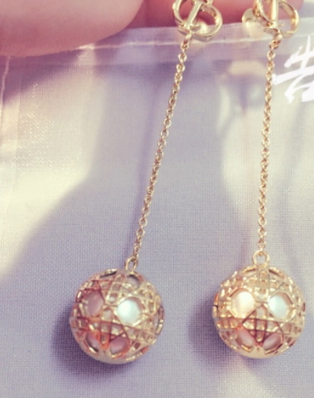 dior迪奧耳環(huán)什么材質(zhì)？