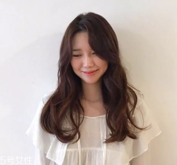 臉大適合什么發(fā)型？微卷波波頭是大臉福音