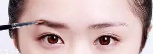 眉粉怎么選顏色好看？淺咖色不挑膚色