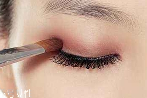 眉粉可以當(dāng)眼影粉用嗎？完全可以