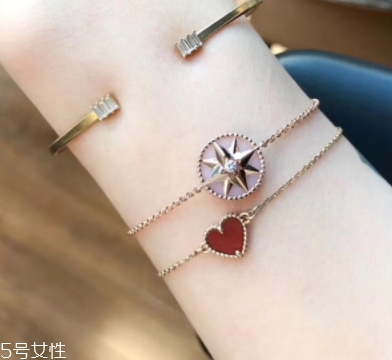 dior迪奧手鏈多少錢(qián)一個(gè)？
