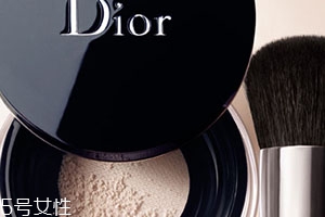 dior迪奧蜜粉哪款好用？讓妝效更持久