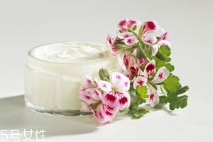 面霜可以當身體乳嗎？