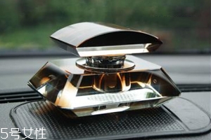男士車?yán)锓攀裁聪闼?？廣藿香讓人清醒