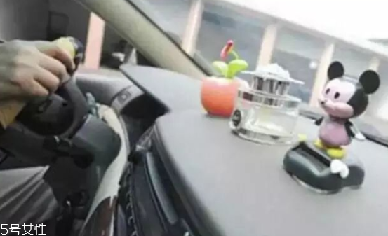 男士車?yán)锓攀裁聪闼?？廣藿香讓人清醒