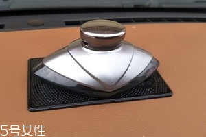 汽車香水怎么安裝？香水座需粘貼