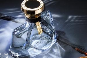 香水噴太多了怎么辦？用濕毛巾擦拭