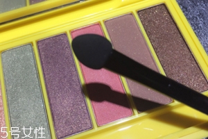 菲詩(shī)小鋪辛普森眼影好用嗎？適合手殘黨日常妝