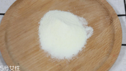 愛他美奶粉哪個版本好？白金版表現(xiàn)出色