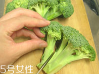 花椰菜怎么切？把整莖切掉最好炒