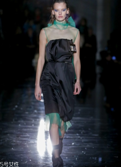 prada2018秋冬系列好看嗎_款式有哪些？