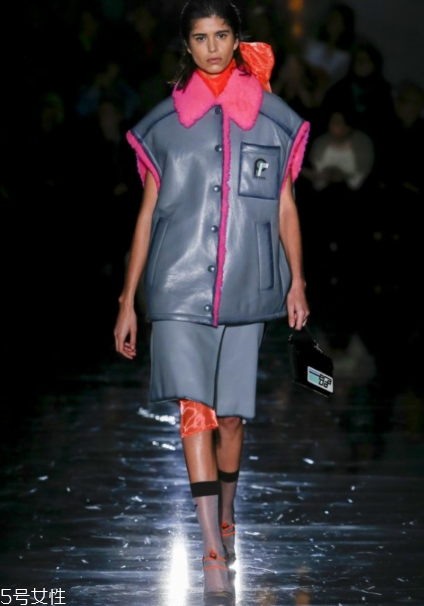 prada2018秋冬系列好看嗎_款式有哪些？