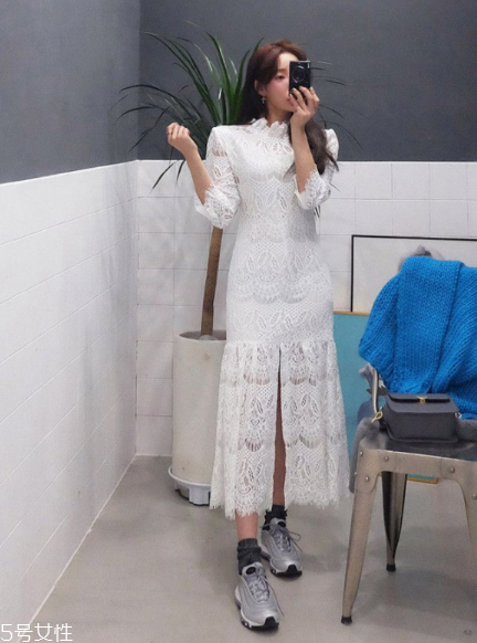 蕾絲連衣裙搭配什么鞋？開啟撩人春季