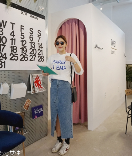衛(wèi)衣搭配牛仔裙好看嗎？瞬間減齡變少女
