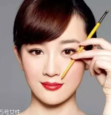 怎么化標(biāo)準(zhǔn)眉？三點(diǎn)法打造親和眉形