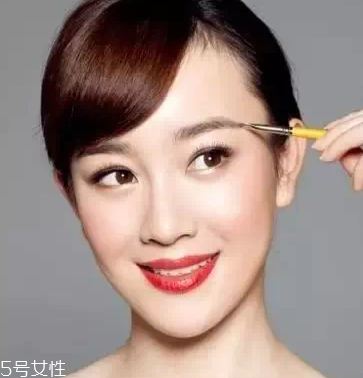 怎么化標(biāo)準(zhǔn)眉？三點(diǎn)法打造親和眉形