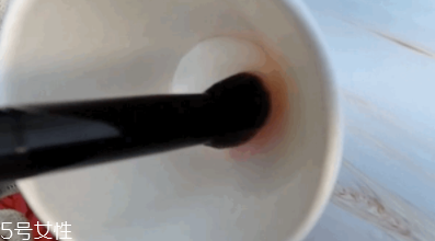 曼丹保濕卸妝水怎么樣？防水口紅卸不掉