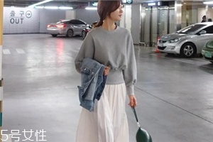 衛(wèi)衣搭配長裙好看嗎？早春凹足造型感