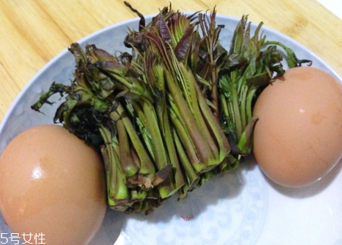 香椿吃了上火嗎？怕上火吃涼拌香椿