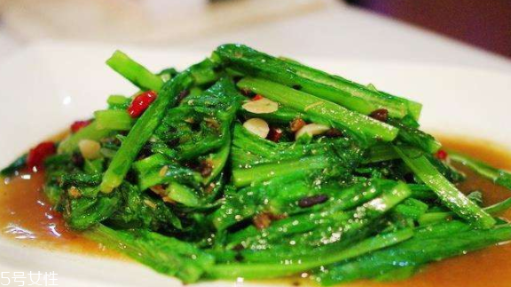 油麥菜怎么涼拌好吃？加點麻醬調(diào)味