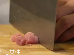 杏鮑菇怎么洗才干凈？鹽水泡泡輕松去污
