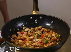 杏鮑菇怎么洗才干凈？鹽水泡泡輕松去污