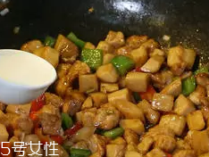 杏鮑菇怎么洗才干凈？鹽水泡泡輕松去污
