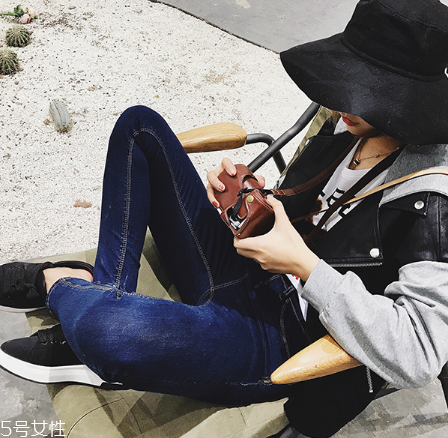 牛仔褲和休閑褲哪個(gè)好看？各有各的特色