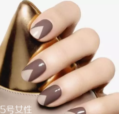綠色指甲油顯手黑嗎？反光深綠色適合黃皮