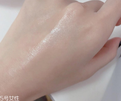 chanel山茶花保濕精華水好用嗎？補(bǔ)水底妝神器