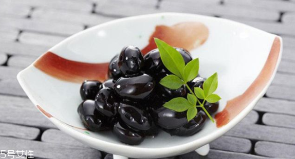 黑豆泡醋用什么醋最好？不要用白醋