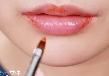 口紅干了嘴脫皮怎么辦？4步打造水潤雙唇