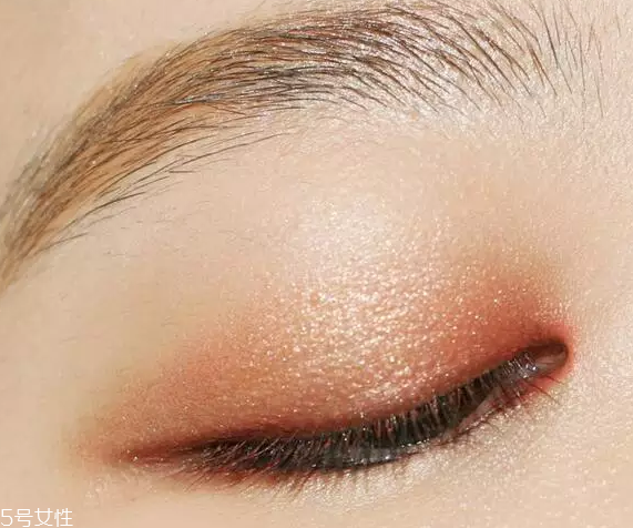 怎么用口紅畫(huà)眼影？?jī)刹疆?huà)好眼妝
