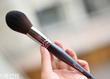 散粉刷多久洗一次？7到15天清洗一次