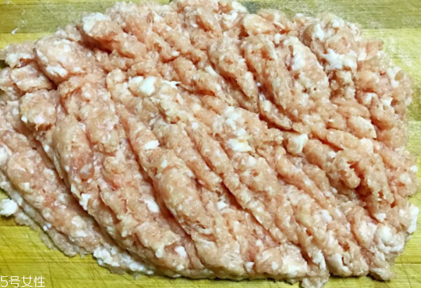餃子餡用豬的哪塊肉好？前腿肉是餃子餡首選