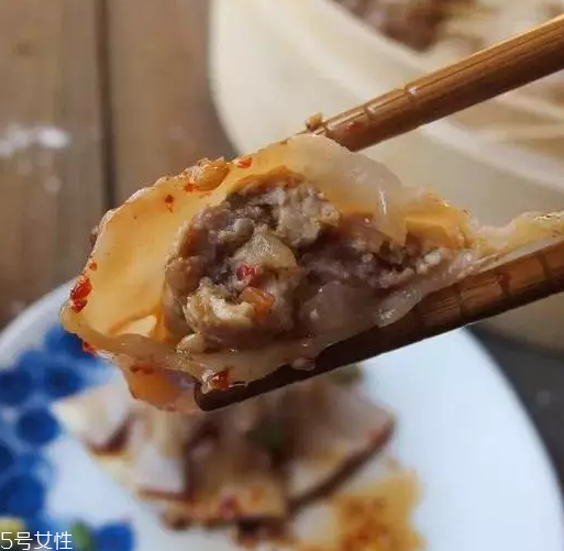 餃子餡先放水還是先放油？油是最后放的調(diào)料