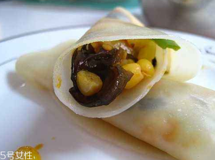 搟餃子皮怎么轉(zhuǎn)圈？借用巧力才能轉(zhuǎn)圈成圓