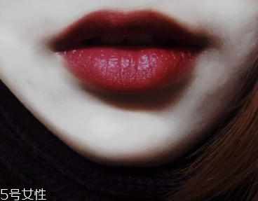 唇部顏色深用什么口紅？chanel絲絨口紅62號不怕唇深