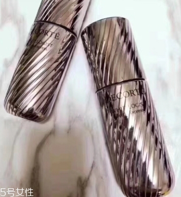 曲酸可以白天用嗎？曲酸可以和vc一起用嗎