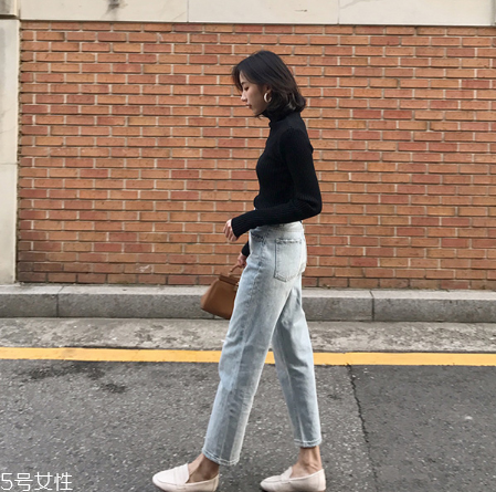 牛仔褲小腿太緊怎么辦？多穿穿就松了