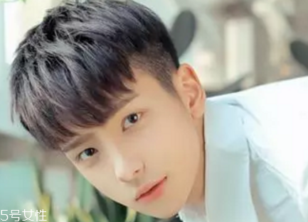 男士怎么樣設(shè)計發(fā)型好看？4款帥氣穩(wěn)重發(fā)型