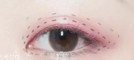 職業(yè)眼影的畫(huà)法 上班族這么化眼妝快速又好看
