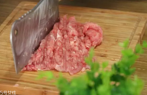 豆腐皮能油炸嗎？火候太猛容易炸糊