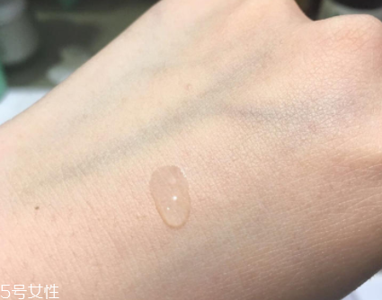 樂敦CC能涂在痘痘上嗎？痘痘與痘印均能改善