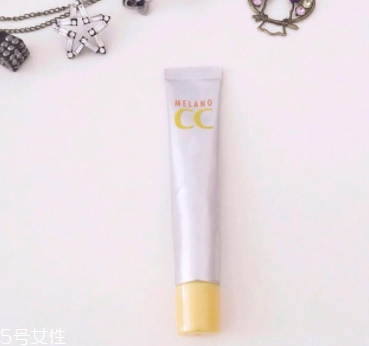 樂敦CC能涂在痘痘上嗎？痘痘與痘印均能改善