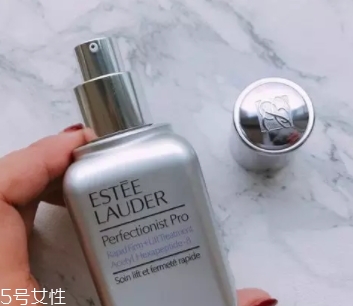 雅詩蘭黛線雕精華和小棕瓶哪個好？一起使用效果佳